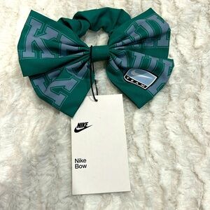 Nike hair bow scrunchie team colors, green and gray one size new with tags